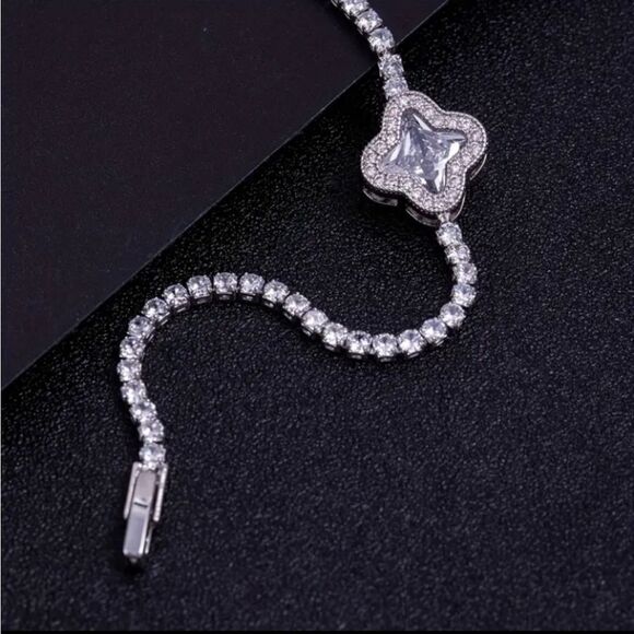 Silver Diamond Clover Bracelet - Picture 3 of 7